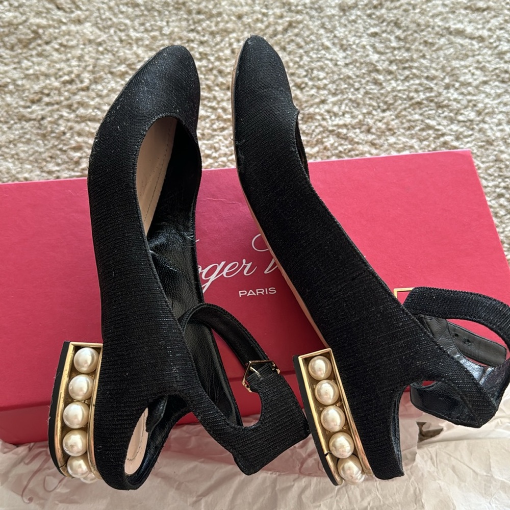 Nicolas Kirkwood shoes with pearls